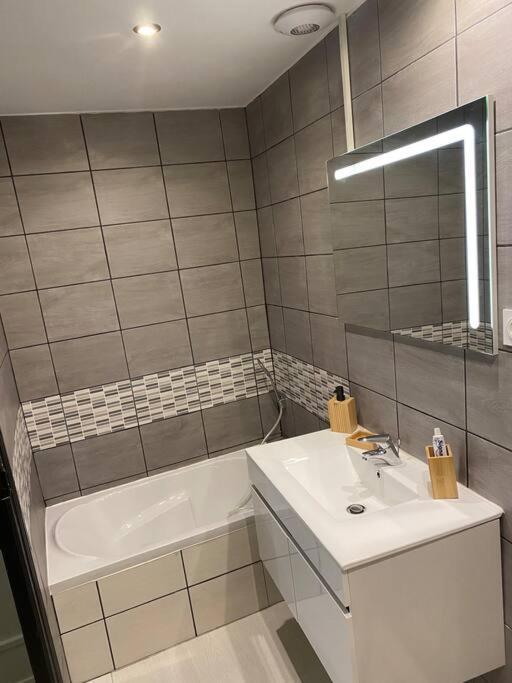 Gite De Tom Et Mag Classe 3 * Clevacances Villa Pontgibaud Ngoại thất bức ảnh